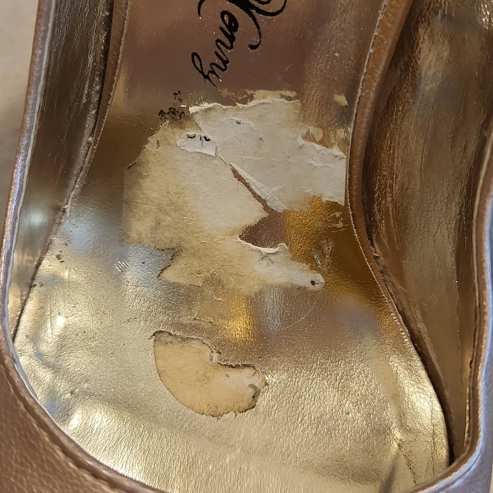 2010s Penny Loves Kenny size 8.5 gold/champagne platform heels - Picture 5 of 11